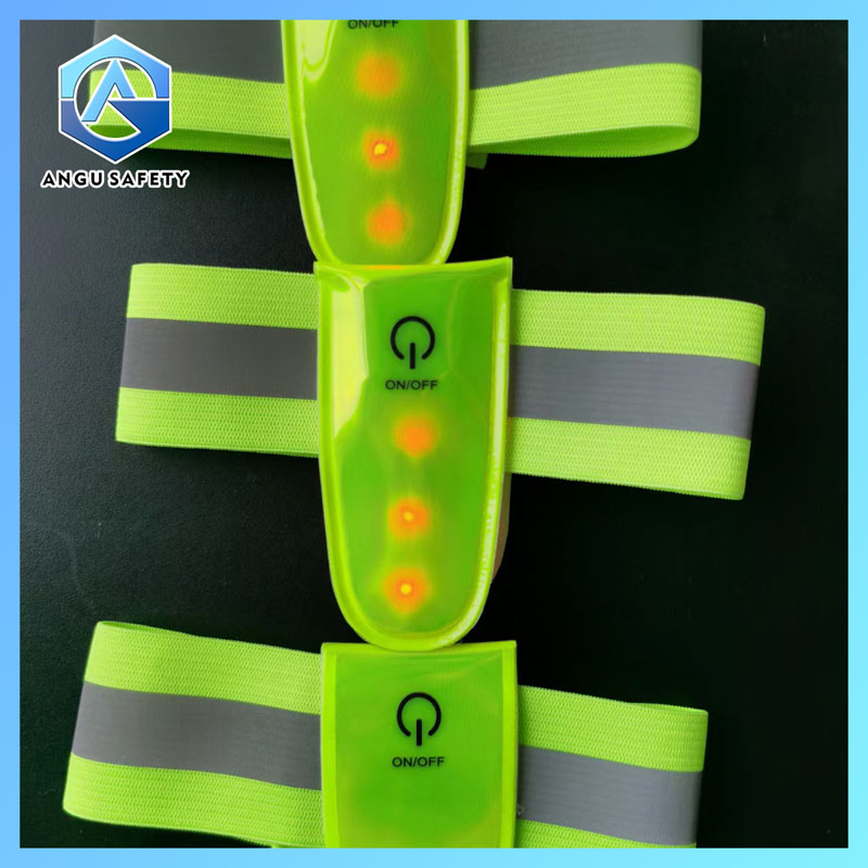 Laissez la lampe à dos LED clip réfléchissant éclairer votre ligne de sécurité sur la route de nuit !